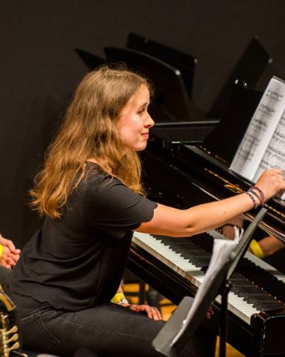 HAZRATI, Emily (b. 1998)