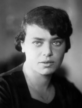 KERR, Julia (b. 1898)