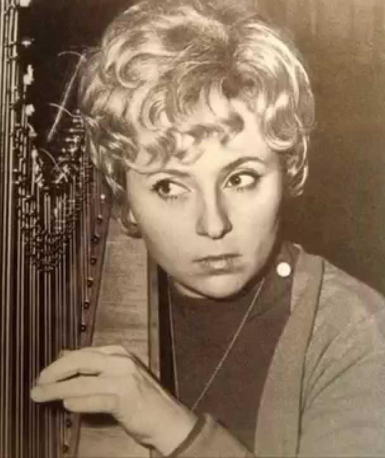 CHALLAN, Annie (b. 1940)